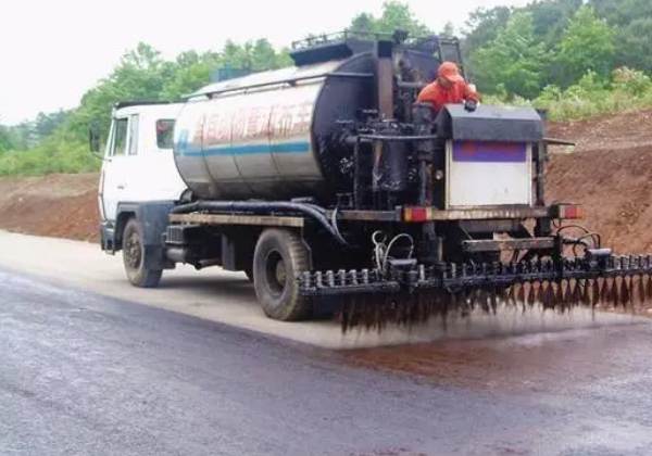 Emulsified bitumen is widely used in asphalt pavement construction